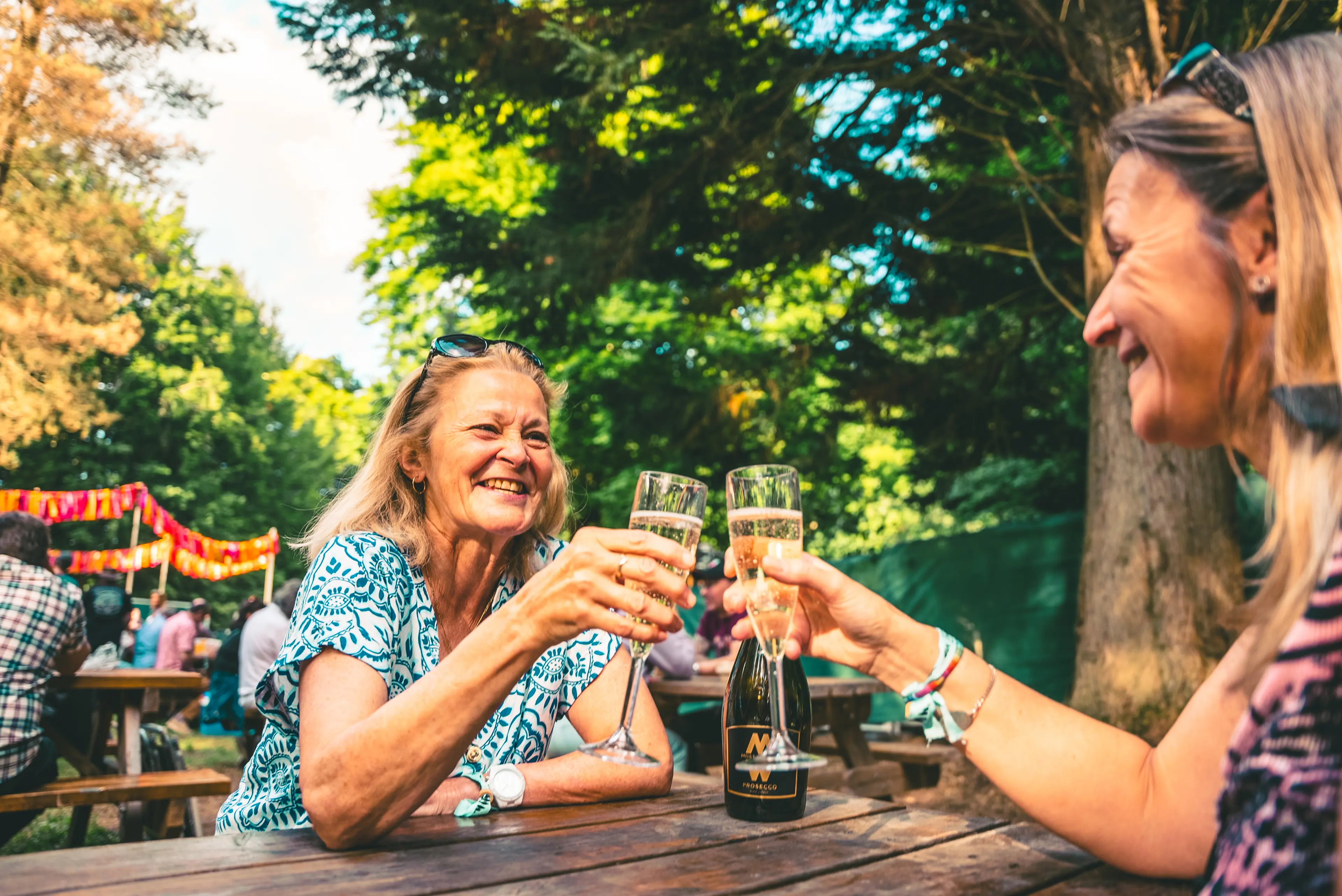 Women drinking prosecco  