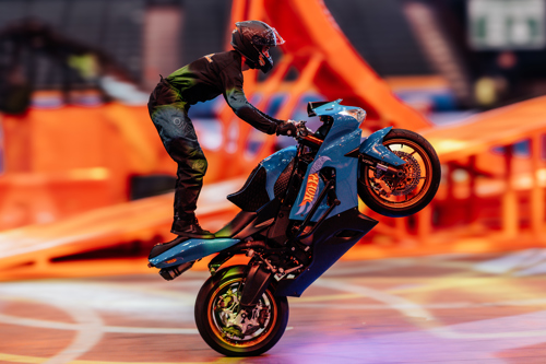 HWSS-UK-General_Show-Bike_Tail stand-16x9-202510O-7.jpg