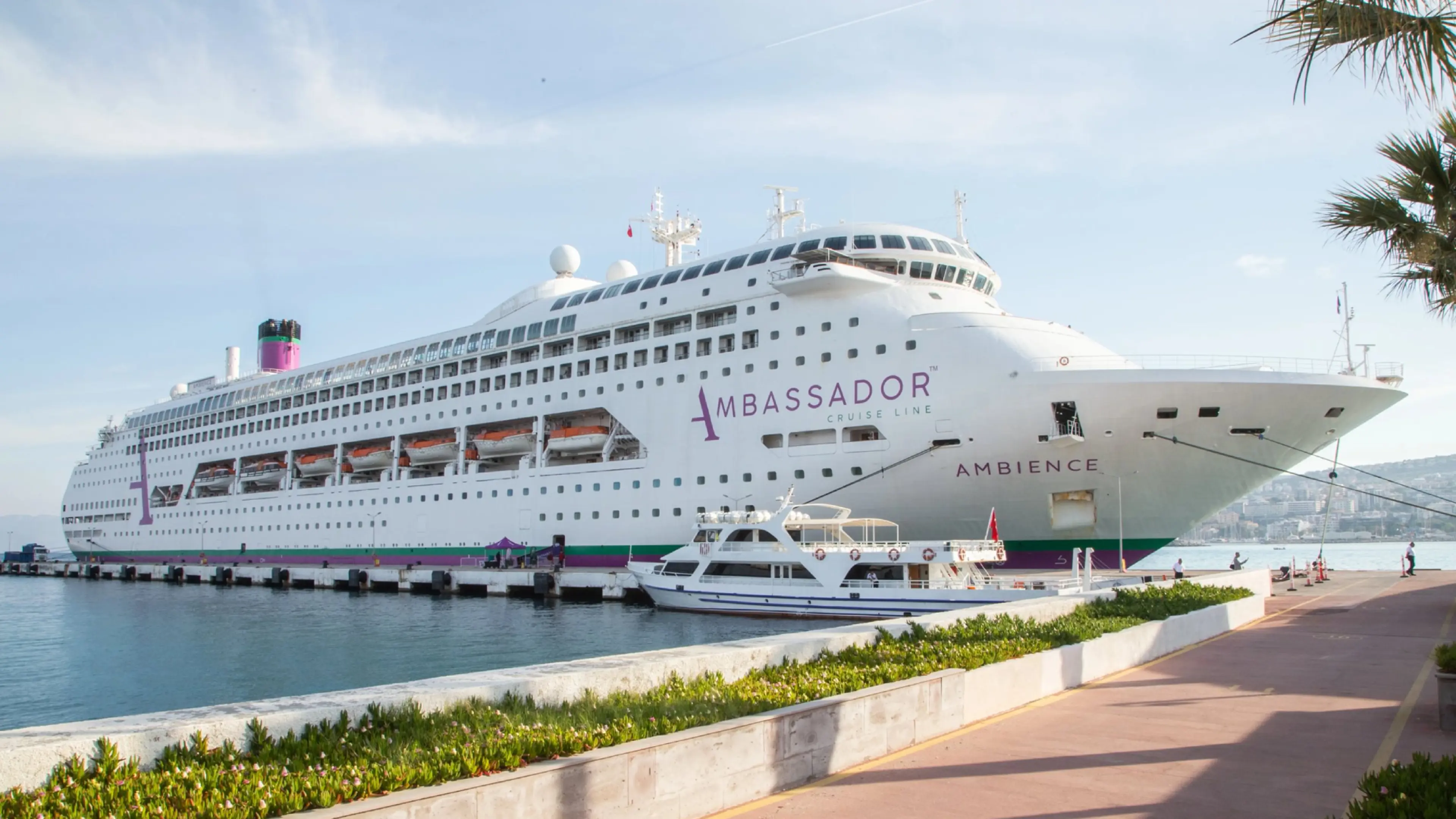 Cruise Ship pulling into port 