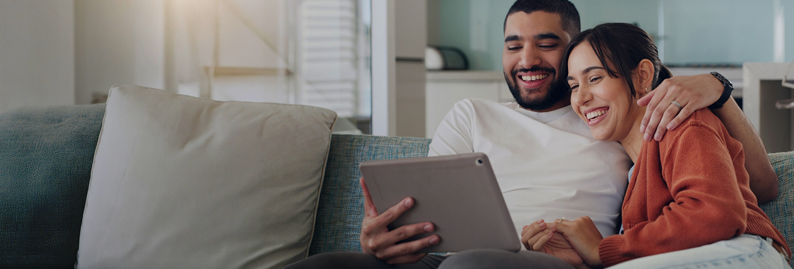 Pareja disfrutando beneficios Banamex