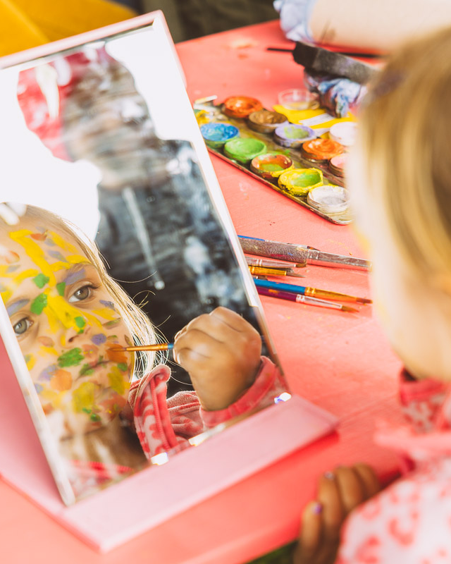 CHILDREN'S MAKE-UP