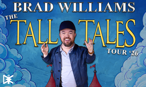 Brad Williams in einem comikartigen Hintergrund (blau) und links und rechtsvon ihm zwei rote Türme. Tourtitel 'Tall Tales' in gelb