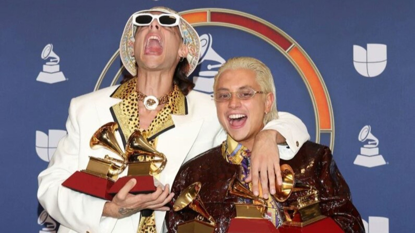 Ca7riel&Paco AMoroso con su grammy